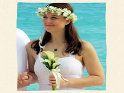 Island bride halo for wedding.
