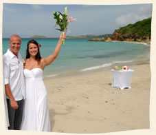 Happy Couple married at Bluebeards Beach