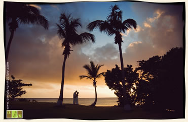 Sunset wedding in St. Thomas - Bluebeards Beach / Limetree