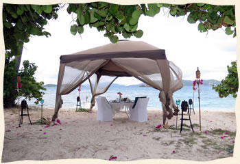 Reception romantic dinner on beach