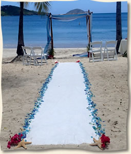 sea glass aisle with aisle runner